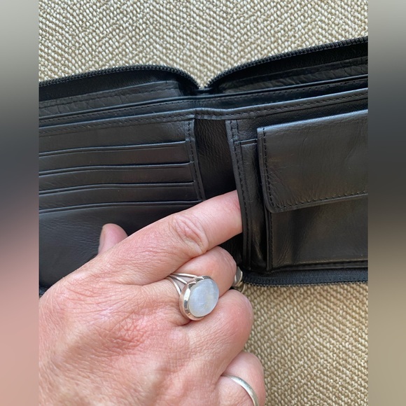 Osgoode Marley Zippered Bifold Wallet. Black Cashmere Leather. EUC. - Picture 10 of 16